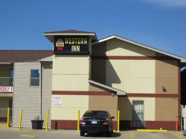 First Western Inn - Fairmont City 5