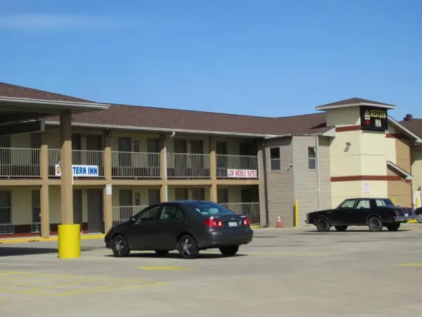 First Western Inn - Fairmont City 9